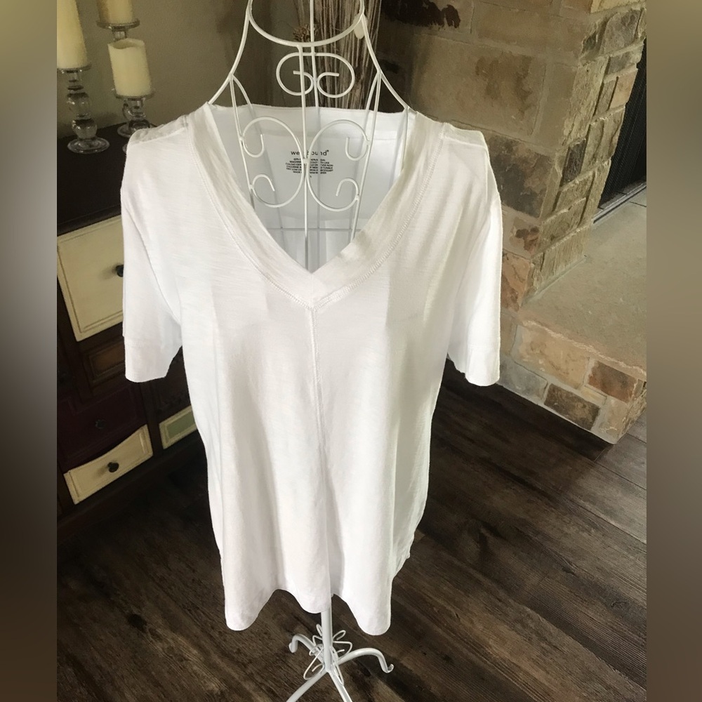 Westbound Medium White V-Neck Women's Top